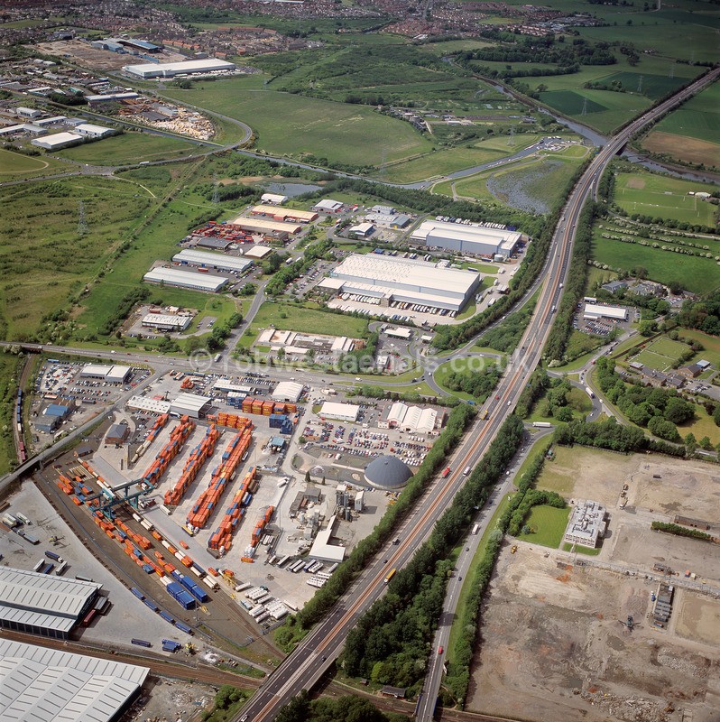 A00662E The M9 at Falkirk and Grangemouth in 2006 - Settlements, infrastructure and attractions