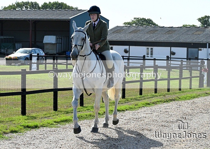 WJ7_0273 - Berks & Bucks - Hound Exercise – Kennels 06-09-26