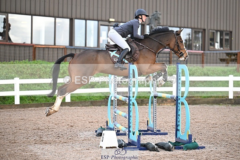 251206-123049-00975 - Cls 12 Snr Newcomers and 1.10m