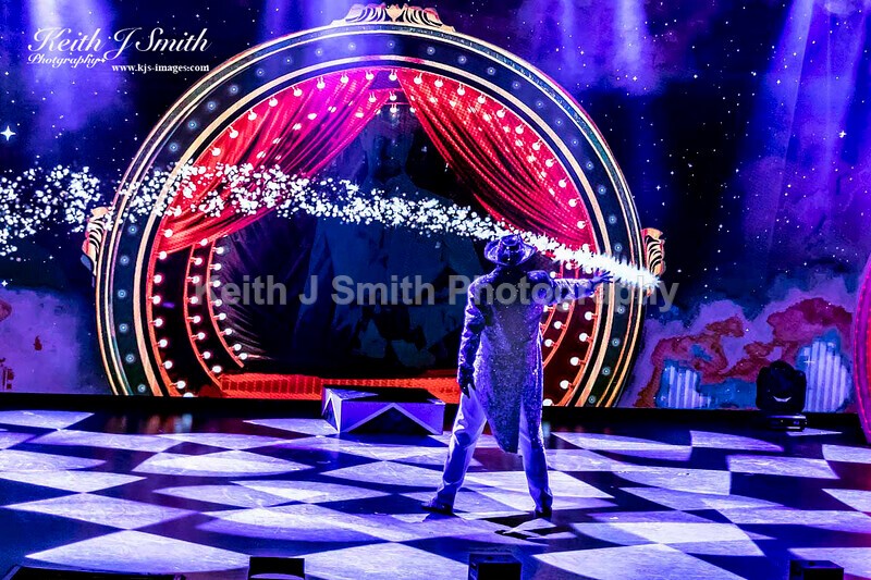 7KJS1303 - Ambition show team