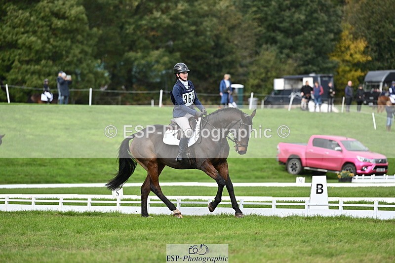 251024A-133917-12190 - D-363-Florrie.Ball