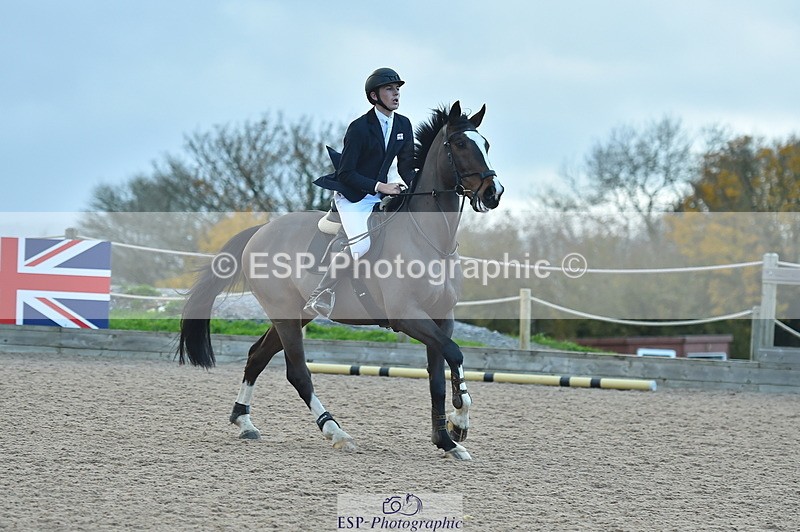 231119A-152056-06375 - Sun Cls 11-13 Children on Horses 90cm, 1m & 1.10m