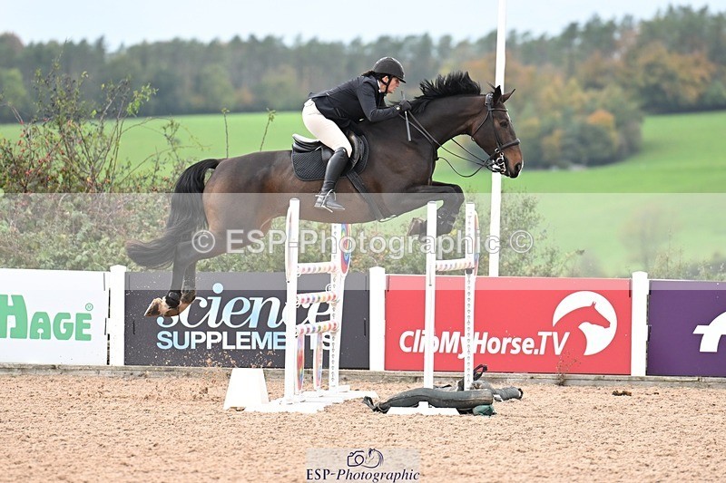 251022-141943-00632 - Cls 6 Snr Foxhunter 1.20m