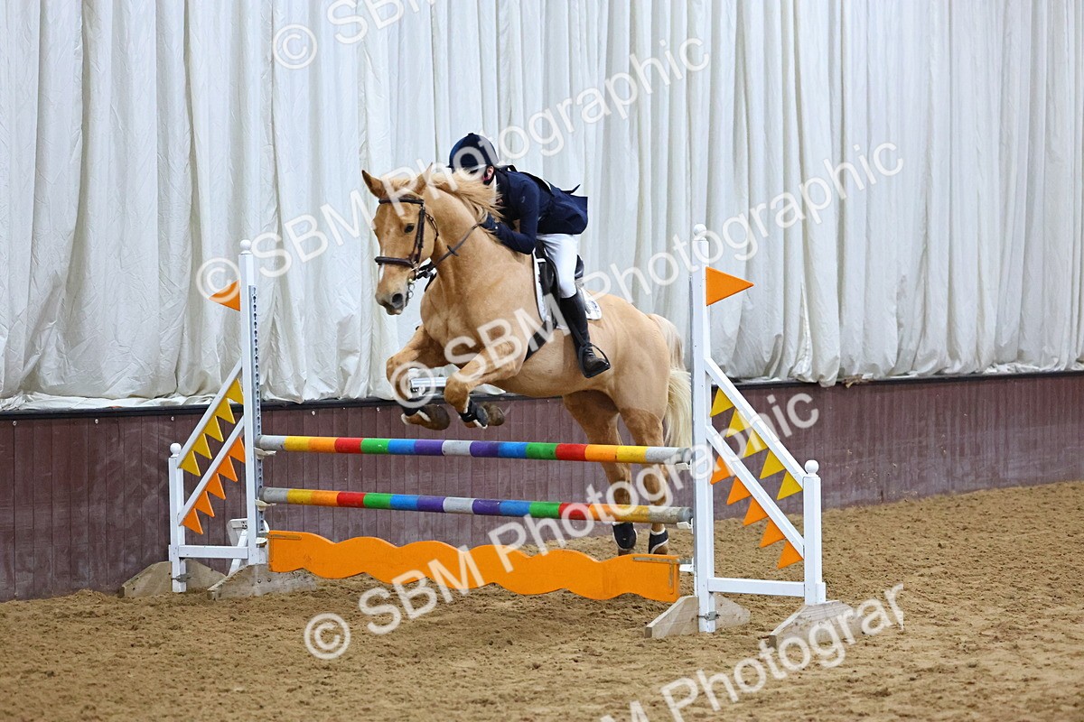 SBM_002563 - Class 6 - Holly & Ivy Stakes - 90cm