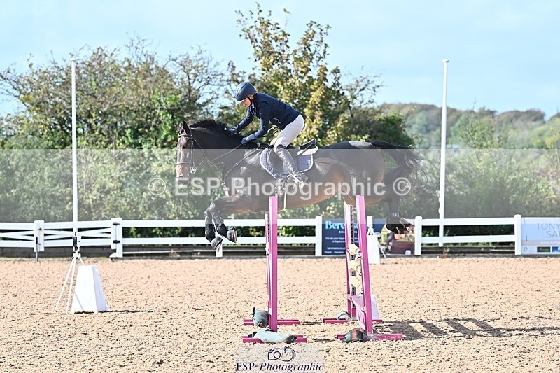 261014-131812-00620 - Cls  05 Snr Newcomers & 1.10m Open