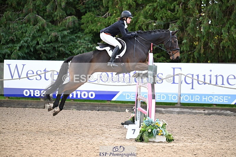 251024A-101241-06355 - B-132-Hannah.R.Jones