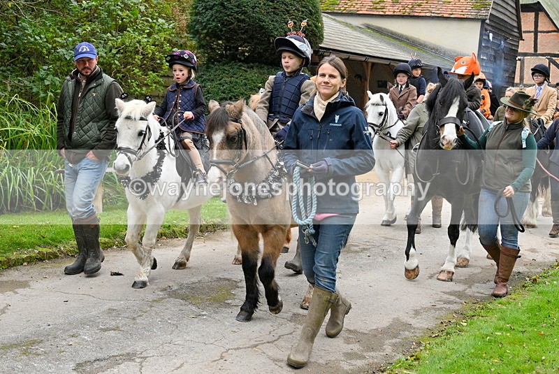 WJ7_6361 - Berks & Bucks - Children's Meet - The Old Farmhouse – Steventon.
