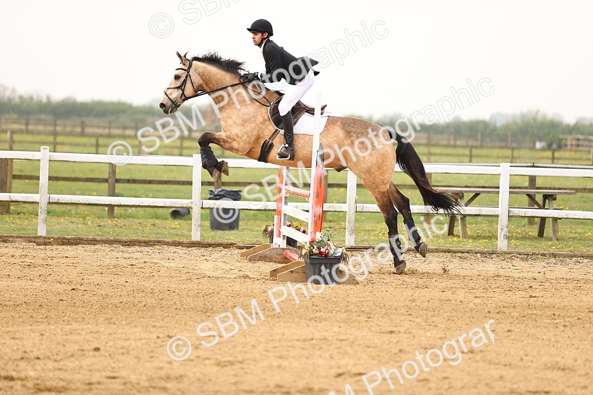  - Class 15 - Senior British novice - 90cm