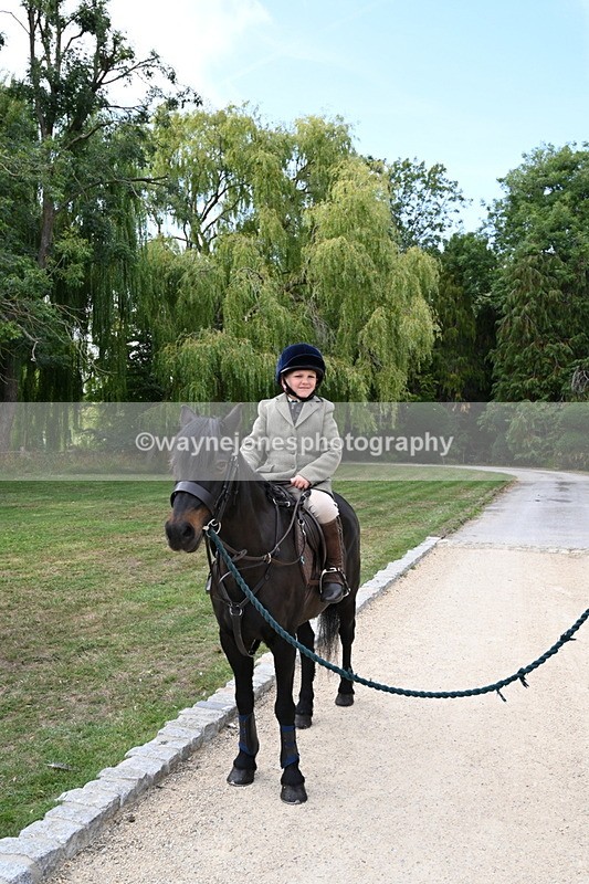 WJ6_3769 - Berks & Bucks - The Old farmhouse - Hound Exercise 20-08-25