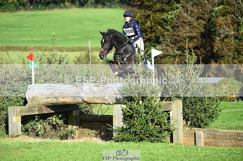 231022-152630-30378 - 358-ROYALE.MESSENGER-Anna.Singer-XC