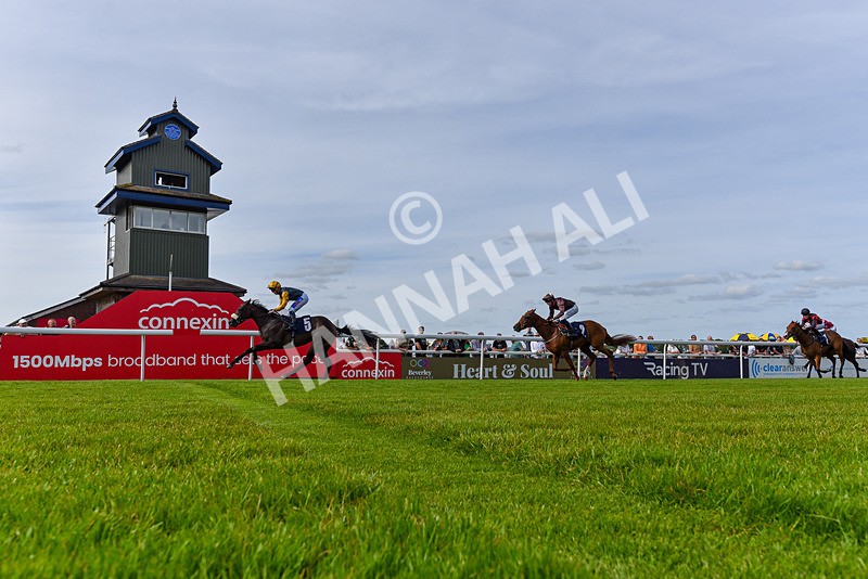 050724-Race 1-Beauty Queen-9517 - Race 1