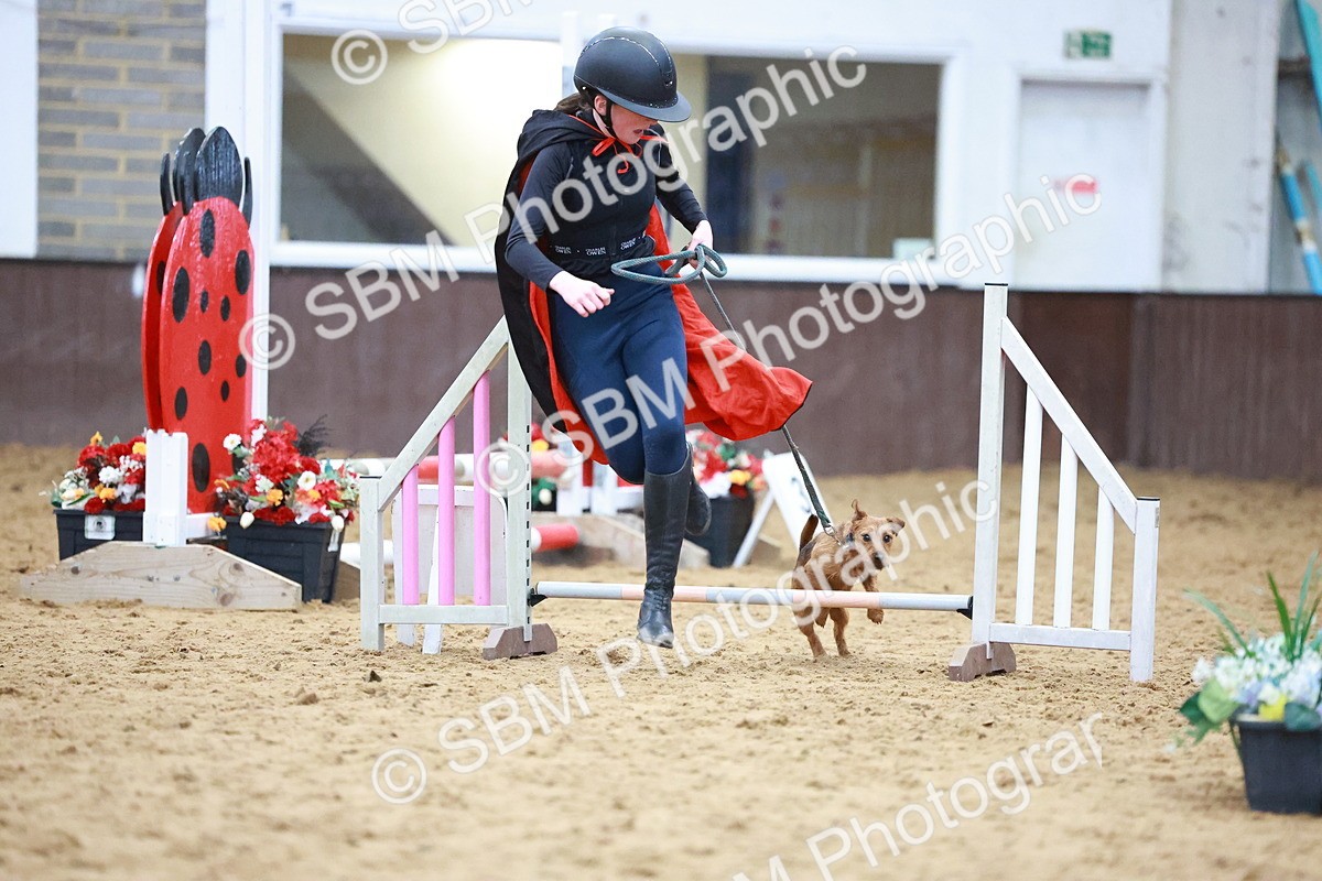 SBM_001540 - Class 3 - Horse & Hound (60cm)