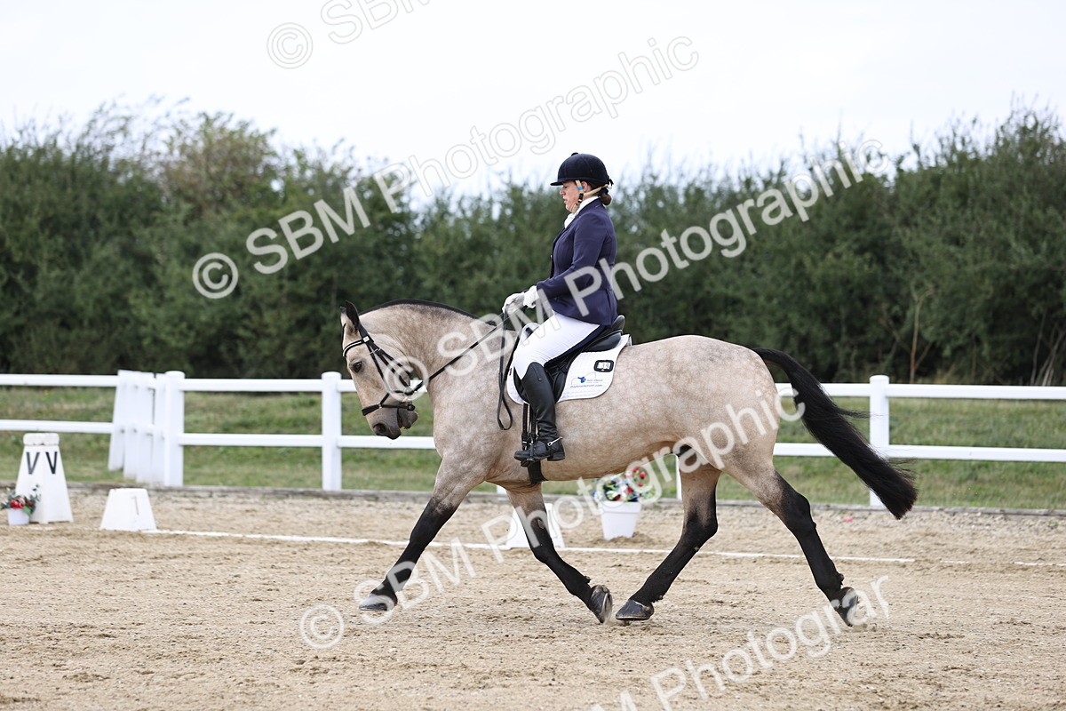 SBM_017905 - Class 14 - Novice 23 - 15.16-16.19