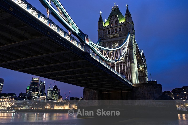 DSC09937 - London low light