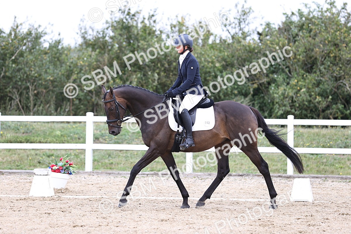 SBM_016870 - Class 14 Novice 23 - 11.53-12.56
