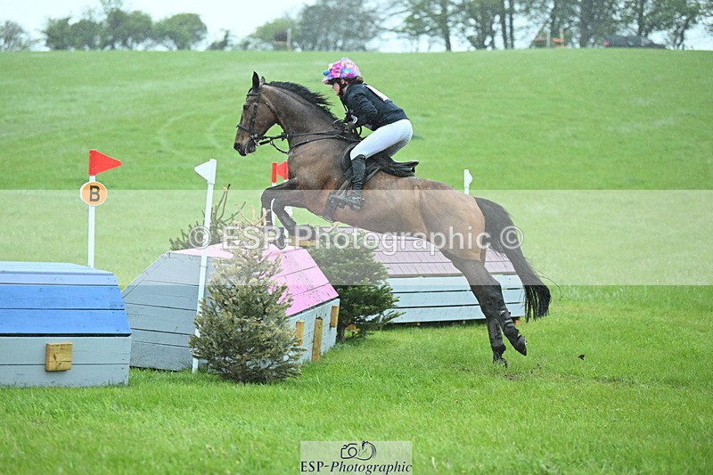 250418-123339-02777 - 080-Tichy.Sanders-SPARHANGER.VELVET