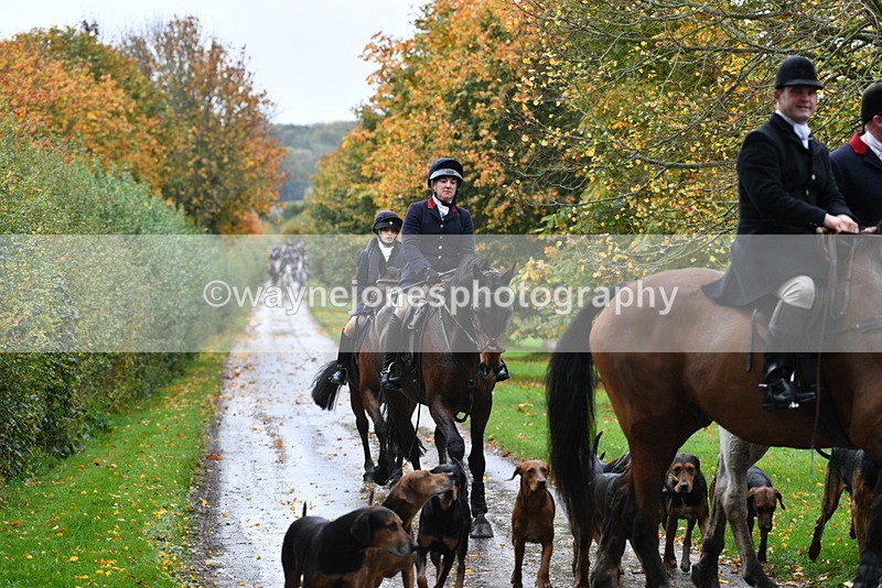 WJ5_6114 - B&B walk back for Hunt Tea !