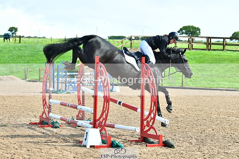 230805A-112648-00295 - Cls 2 Snr Newcomers & 1.10m Open