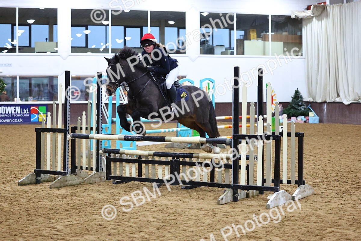SBM_002651 - Class 6 - Holly & Ivy Stakes - 90cm