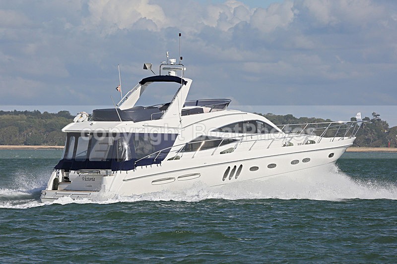 161009 VICTORIA - SEALINE T60 Y92A3722 - Flybridge Cruisers