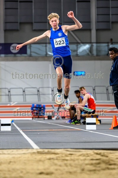 AgeInd25SAT-918039 - Field Male