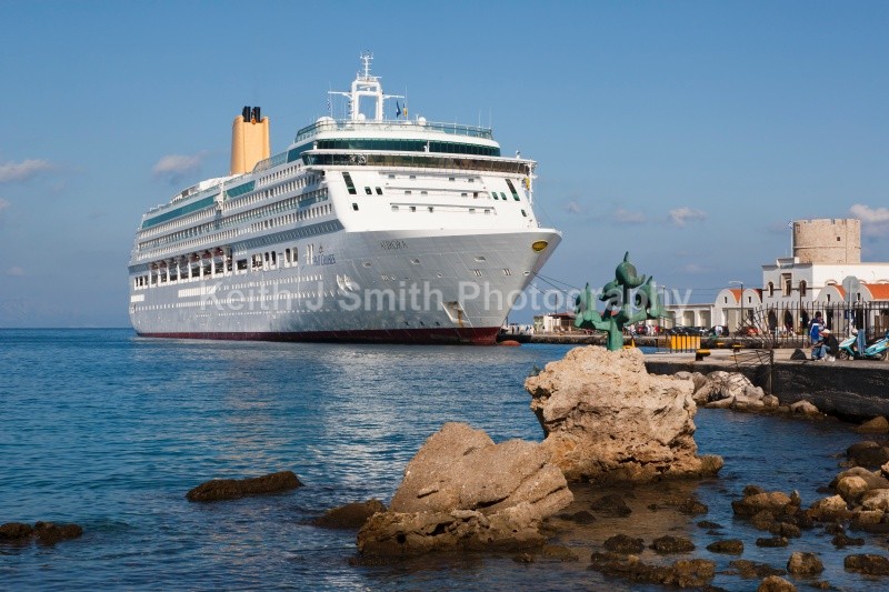 YR6M8122 (RM) - Worldwide