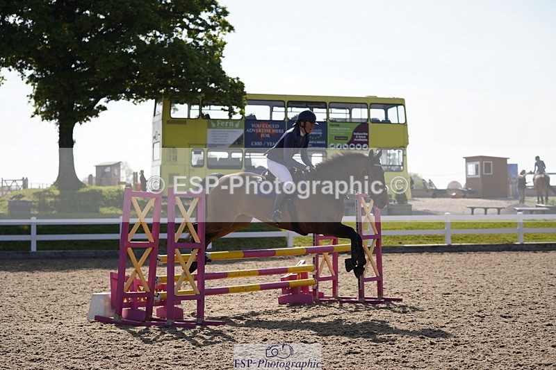 230527A-092004-03230 - Cls 19 British Novice & 90cm Open