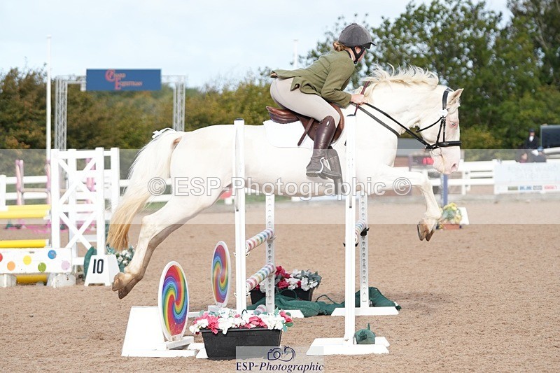 251005-101438-02494 - Cls 22 British Novice and 90cm