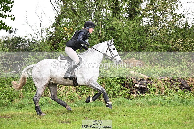 250418-145812-05760 - 170-Emma.Langfjord-Friend-MOUNTROSS.FIONN