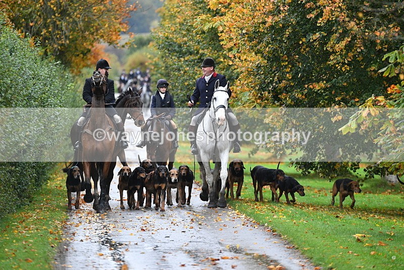 WJ5_6061 - B&B walk back for Hunt Tea !