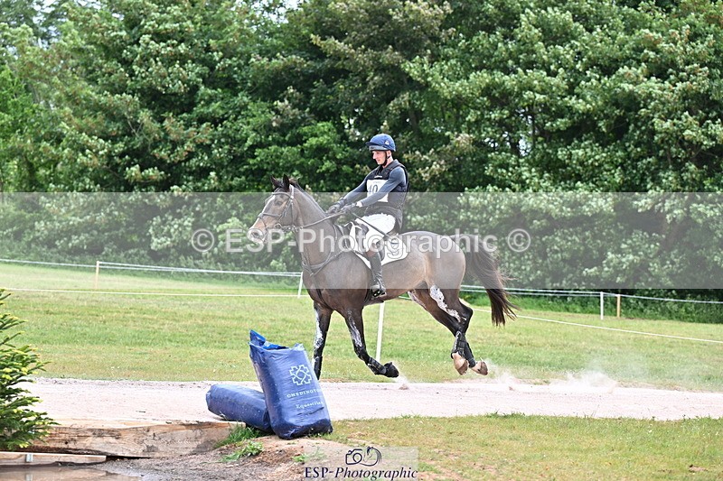 250525A-143752-16527 - D-404-Tom.Jackson-PLOT.TWIST.B