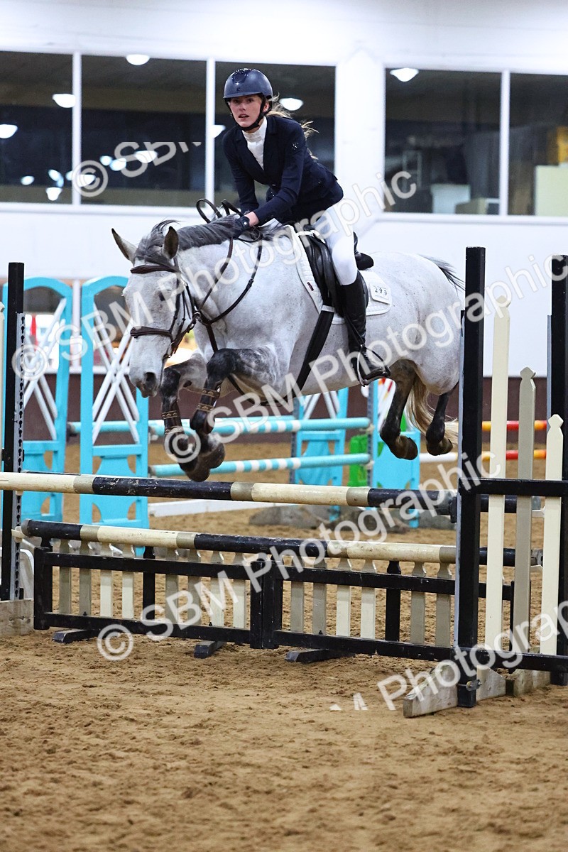 SBM_002926 - Class 6 - Holly & Ivy Stakes - 90cm