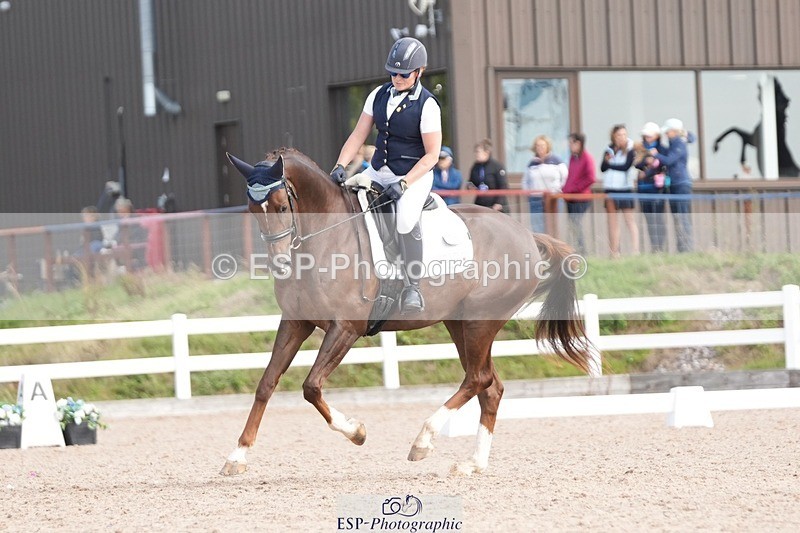 250906-104950-01560 - 061-christine.harrisonRed.Flair