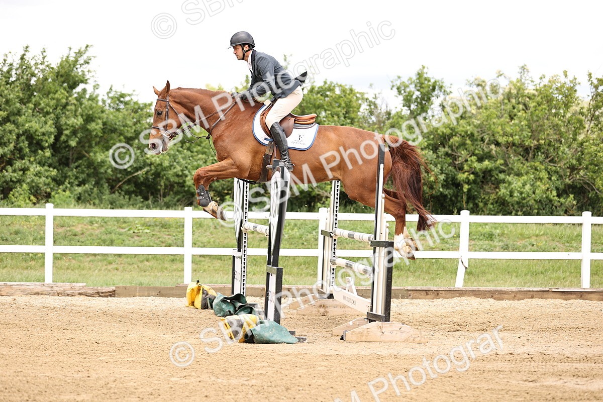 SBM_002965 - Class 11 - Senior Newcomers - 1.10m