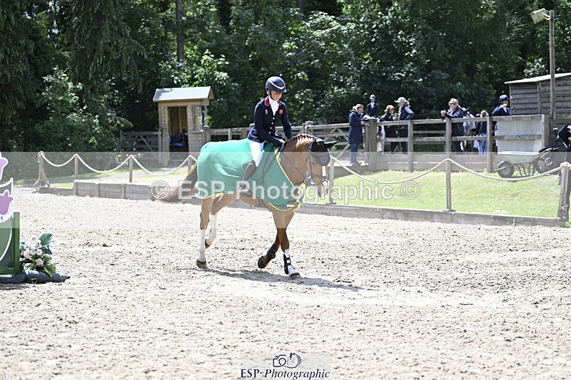 250525A-132104-17687 - Presentations Section B CCI 3 Star Long