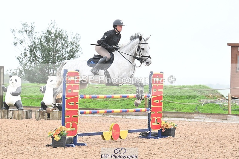 251003-130832-01033 - Cls 3 Foxhunter and 1.20m