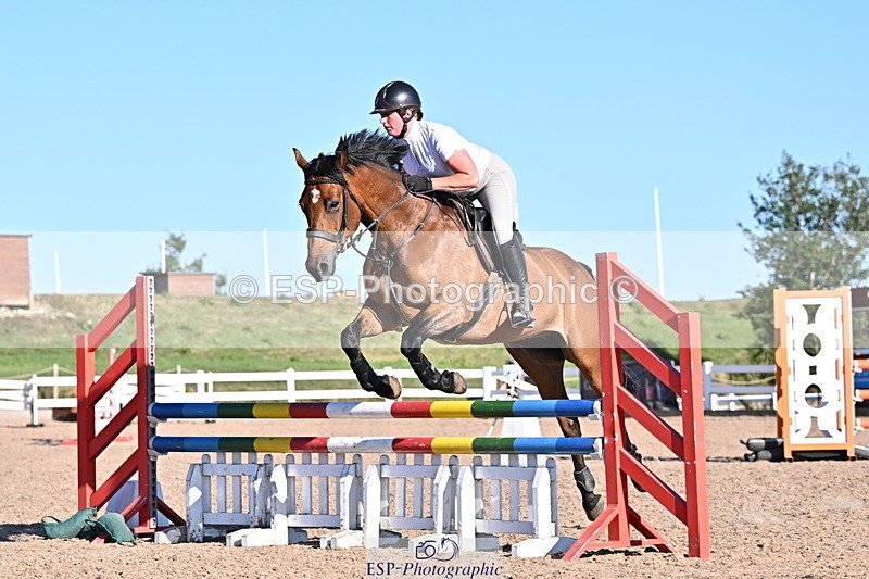 250708A-183558-00590 - 90cm Classes