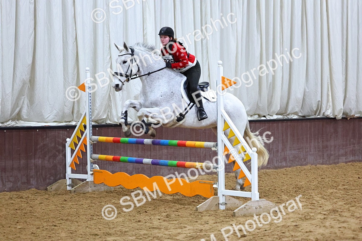 SBM_002545 - Class 6 - Holly & Ivy Stakes - 90cm