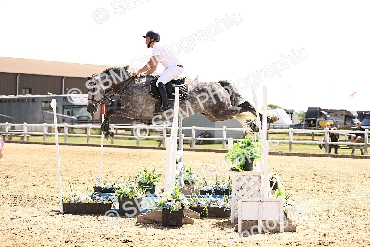 SBM_001901 - Class 16 - GFS Senior Newcomers 1.25m