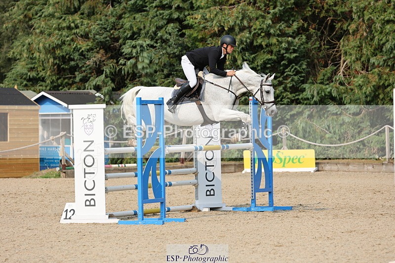 250816A-161218-02698 - Cls 9 Snr 1.10m Open