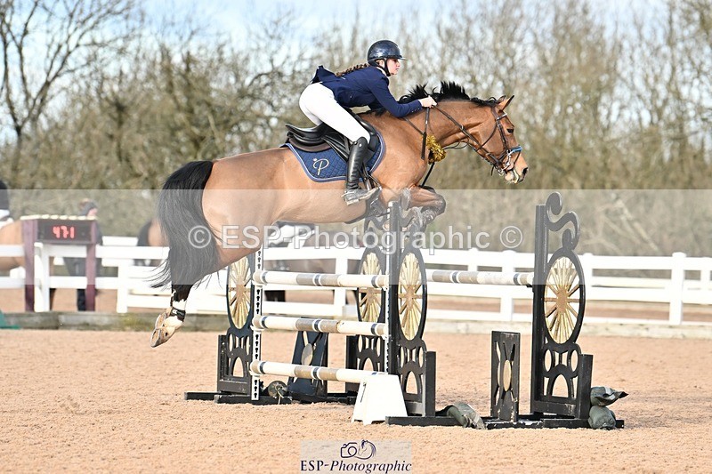 241208-130448-01687 - Cls 21 Newcomers and 1.10m Open