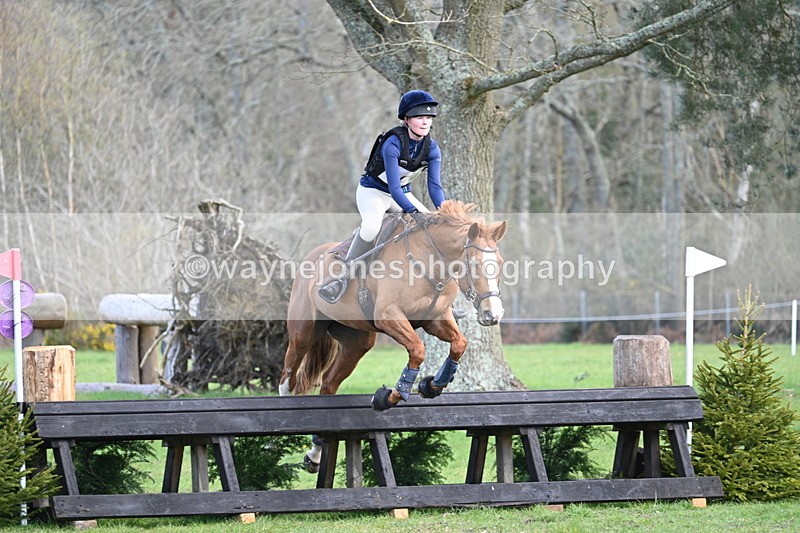 WJ7_0051 - Time 10:13 to 10:38 Times at the Fence