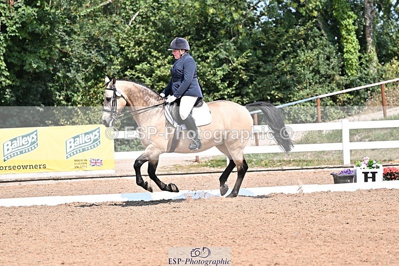 250816-121523-03962 - 082-Sarah.DavisWinston.Classic.Gold