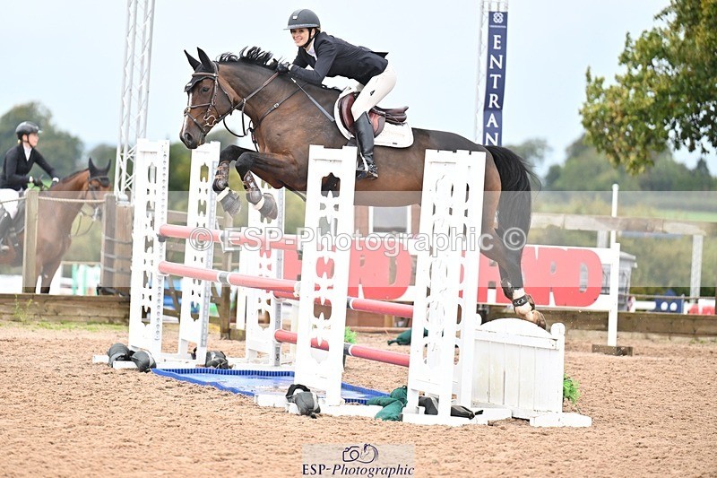 251003-134640-01211 - Cls 3 Foxhunter and 1.20m