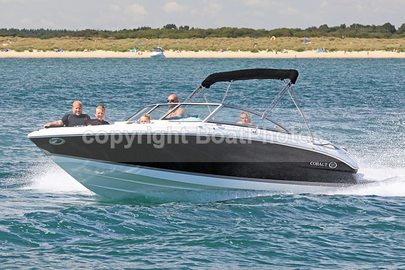 170813 COBALT 232 1Y3A4748 - Speedboats