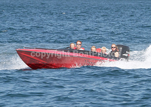 100725 HANG ON IMG_5436 - Speedboats