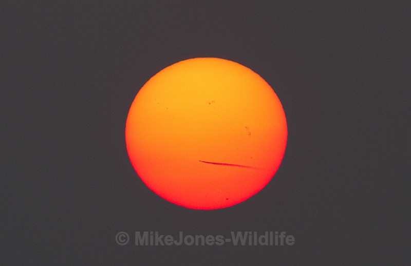 Sunset, sunspots and a plane's vapour trail> Loch na Keal. - ISLE OF MULL LANDSCAPE PHOTOGRAPHY