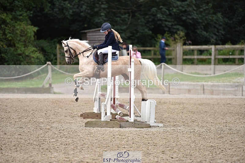 240802-101142-00729 - 70cm Round 1