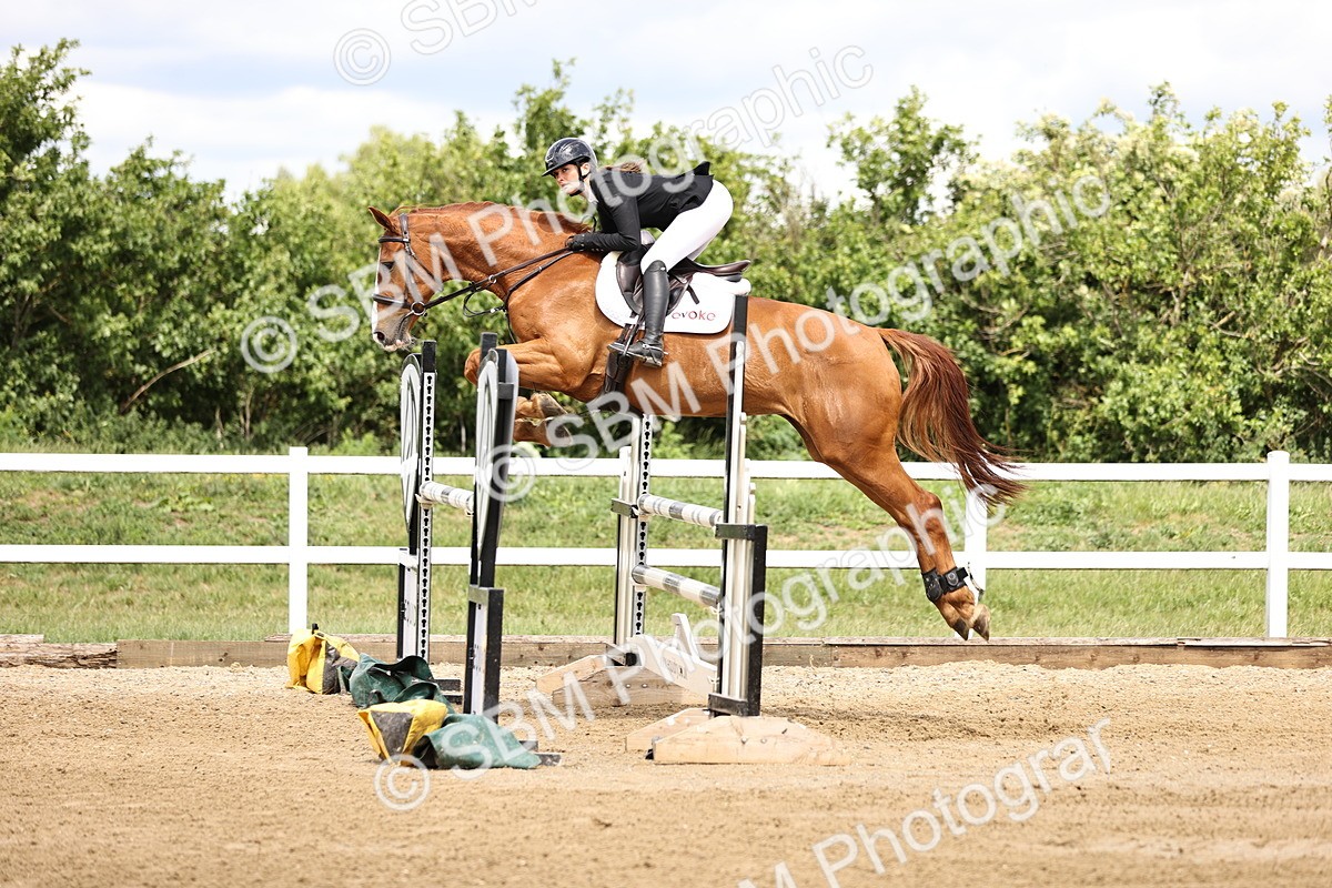 SBM_003062 - Class 11 - Senior Newcomers - 1.10m