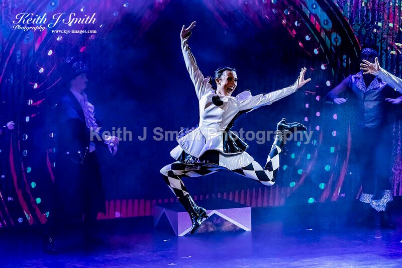 7KJS1348 - Ambition show team